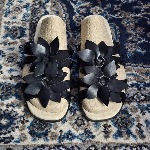 Comfortview Slides - Picture 1 of 4